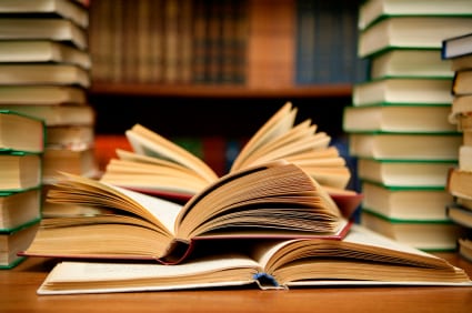 books-classic-literature-8166054-425-282